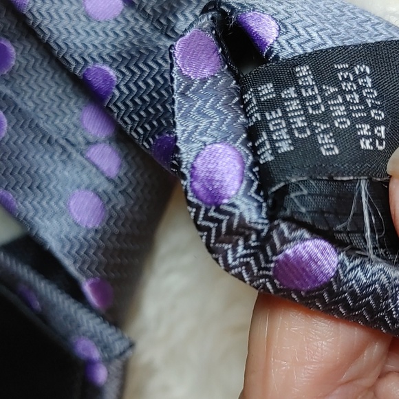 Nicole Miller Gray Silk Tie With Lilac Polka Dots - Picture 4 of 7